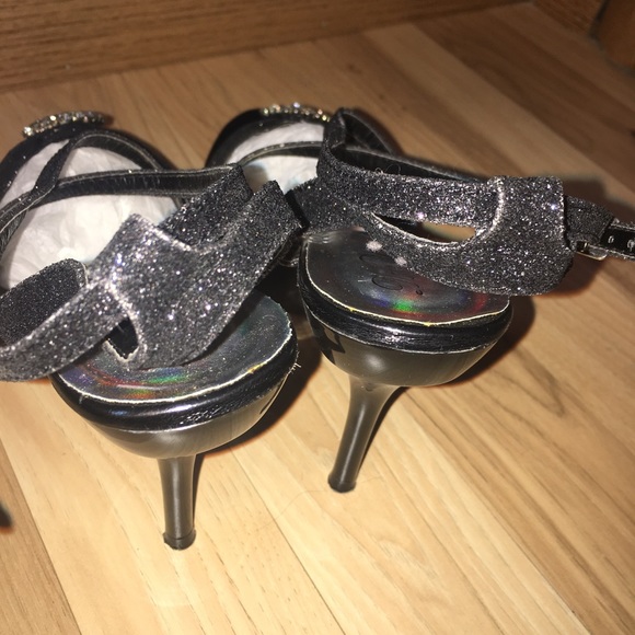 Black Heels - Picture 3 of 4